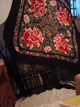 Mantón de Manila Seda Bordado a Mano Espectacular