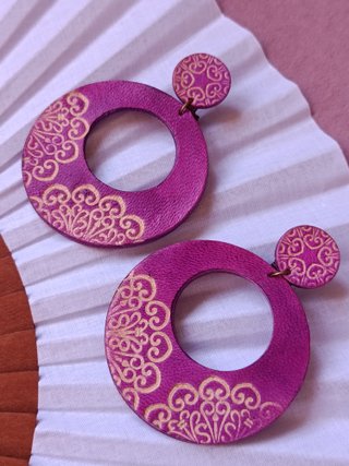Pendientes de Gitana con Detalles Dorados