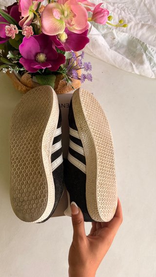 Zapatillas Adidas Gazelle Negras y Blancas