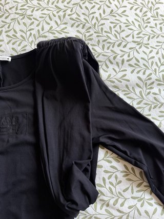 Body Zara negro con hombros abullonados