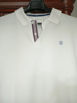 Polo blanco Álvaro Moreno