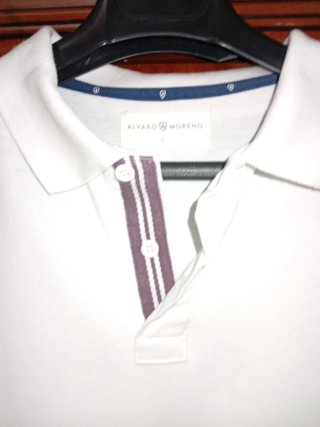 Polo blanco Álvaro Moreno