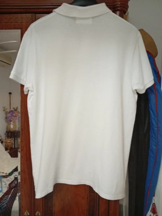 Polo blanco Álvaro Moreno
