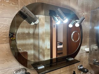 Espejo de baño ovalado con apliques de luz
