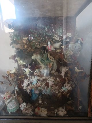Antiguo diorama religioso/devocional