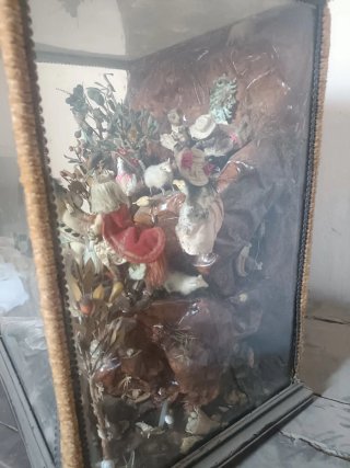 Antiguo diorama religioso/devocional