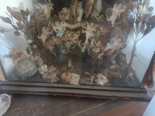 Antiguo diorama religioso/devocional
