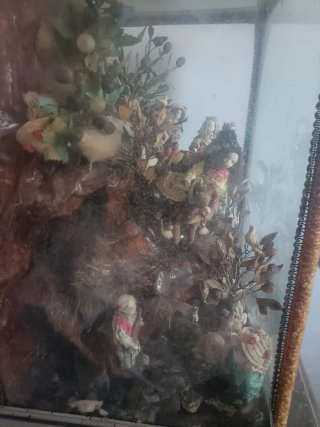 Antiguo diorama religioso/devocional