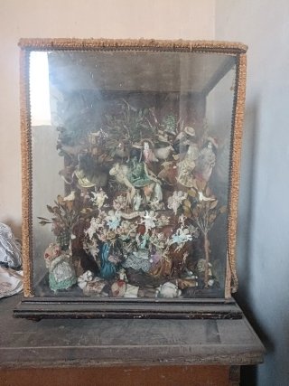 Antiguo diorama religioso/devocional
