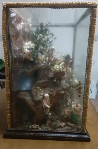 Antiguo diorama religioso/devocional