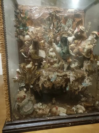 Antiguo diorama religioso/devocional
