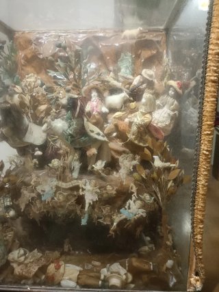 Antiguo diorama religioso/devocional