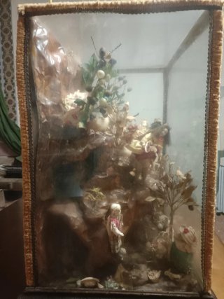 Antiguo diorama religioso/devocional