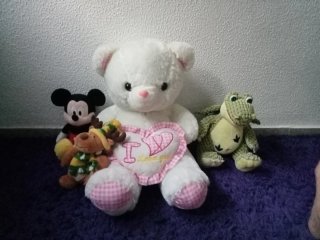 Lote de 4 peluches: Oso, Mickey, Reno y Cocodrilo
