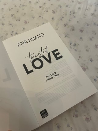 FIRMADO POR LA AUTORA - Twisted Love - Libro 1