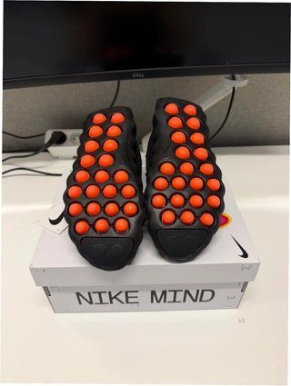 Nike Mind 002 Negro Hyper Crimson EU 36
