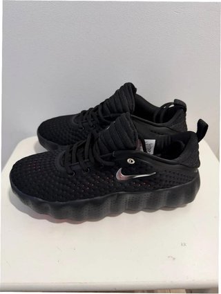 Nike Mind 002 Negro Hyper Crimson EU 38