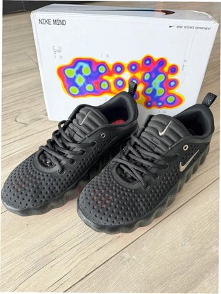 Nike Mind 002 Negro Hyper Crimson EU43