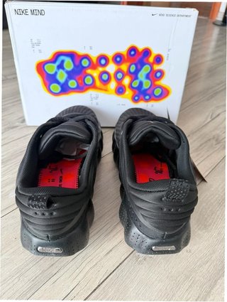 Nike Mind 002 Negro Hyper Crimson EU43