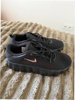 Nike Mind 002 Negro Hyper Crimson EU 43