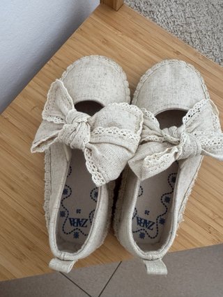 ZARA Niña Beige con Lazo Size 26