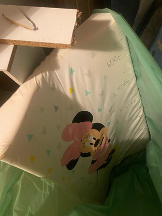Cambiador de bebé con estampado infantil