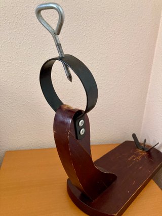 Soporte jamonero de madera