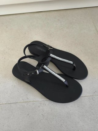 Sandalias Ipanema Negras con Brillantes