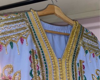 Kaftan marroquí bordado azul celeste
