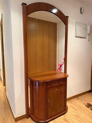 Mueble Castellano de madera y espejo