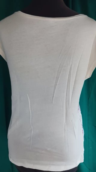 Camiseta floral con cremallera