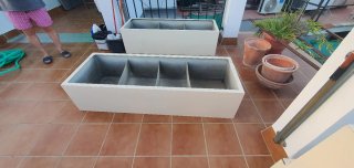 Jardinera de poliester se dispone de dos unidades