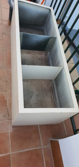 Jardinera de poliester se dispone de dos unidades