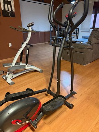 Bicicleta Elíptica Negra y Roja