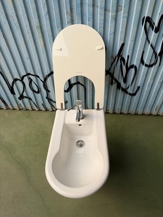 Bidé con tapa