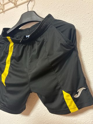 Pantalón corto Joma negro y amarillo
