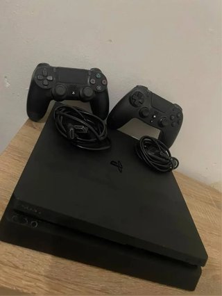 PS4 Slim Negra + 2 Mandos + GTA V