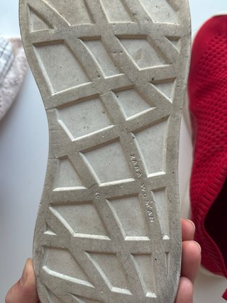 Zapatillas deportivas Zara rojas y blancas