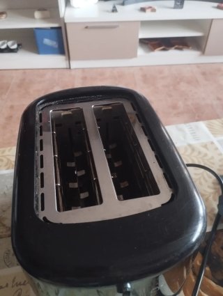 Tostadora negra con control de tostado