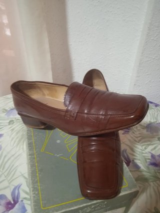 Zapatos de vestir marrones para mujer