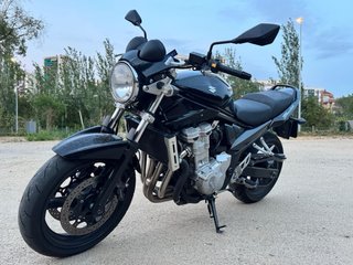 Suzuki Bandit GSF 650 Naked Negra.