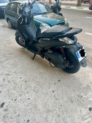 Piaggio Beverly 125 Negra