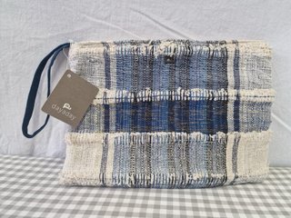 Bolso Dayaday tejido azul y beige nuevo (etiqueta)
