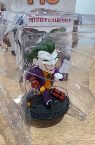 Figura Joker Q-Fig McFarlane Mystery Box de Qmx