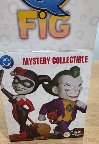 Figura Joker Q-Fig McFarlane Mystery Box de Qmx