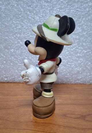 Figura Mickey Mouse explorador