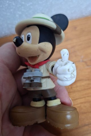 Figura Mickey Mouse explorador