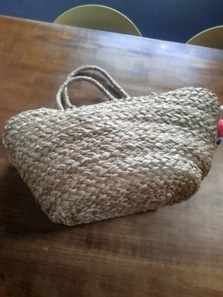 Cesta de mimbre yute con pompones