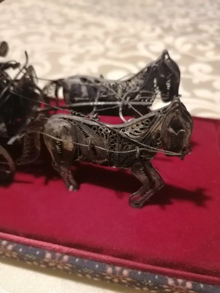 Carro de caballos filigrana