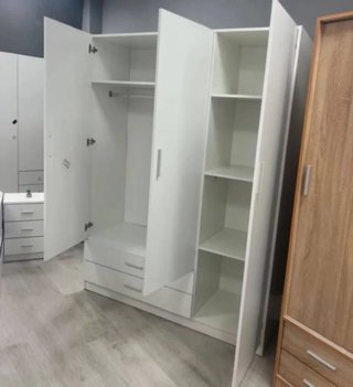 Armarios 150x200cm y cómodas de madera nuevos